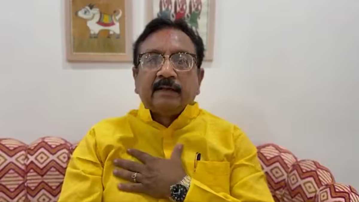 अजब-गजब कहानियों के ज़रिए जारी है ताजपोशी